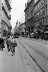 Horvátország, Zágráb, az Ilica a Jellasics bán tér (Trg bana Josipa Jelačića) felé nézve., 1955, Sattler Katalin, Jugoszlávia, utcakép, villamos, Fortepan #171151