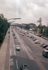 Németország, Berlin, Nyugat-Berlin, Tiergarten, Strasse des 17. Juni. A felvétel a Bahnhof Zoologischer Garten - Schloss Bellevue közötti függőszékes drótkötélpályáról készült., 1957, Sattler Katalin, színes, Nyugat-Berlin, Fortepan #171198