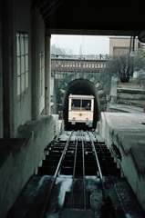 Németország, Drezda, a sikló (Standseilbahn) felső állomása Weisser Hirsch, Bergbahnstrasse., 1957, Sattler Katalin, színes, NDK, Fortepan #171220