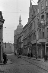 Németország, Stralsund, Ossenreyerstrasse, háttérben a a Szent Miklós-templom tornya látszik., 1957, Sattler Katalin, NDK, utcakép, Fortepan #171243