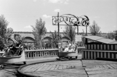 Magyarország, Városliget,Vidámpark, Budapest XIV., a Kanyargó nevű játék., 1958, Sattler Katalin, Budapest, körhinta, Fortepan #171287