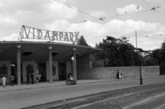 Magyarország, Városliget, Budapest XIV., Állatkerti körút, a Vidámpark főbejárata., 1958, Sattler Katalin, Budapest, dekoráció, Fortepan #171288