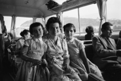 Hungary, Budapest V., a Leányfalu vízibusz a Vigadó téri hajóállomáson, háttérben a Gellért-hegy., 1958, Sattler Katalin, Budapest, mother, girls, cabin, Fortepan #171295