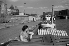 Oroszország, Moszkva, hajóállomás a Berezskovszkaja rakpart mellett, háttérben a Borogyinszkij híd., 1960, Sattler Katalin, Szovjetunió, mentőöv, Fortepan #171349