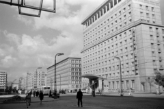 Lengyelország, Varsó, ulica Krucza az ulica Hoża felől nézve, jobbra a Grand Hotel., 1960, Sattler Katalin, modern építészet, Fortepan #171387