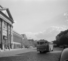 Lengyelország, Varsó, ulica Krakowskie Przedmiescie, balra a Szent Anna-templom (Kościół Akademicki św. Anny)., 1960, Sattler Katalin, utcakép, Fortepan #171388