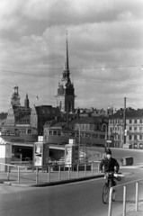 Svédország, Stockholm, Södermalm, látkép a Slussen (Zsilip) felől a Stadsholmen felé. Középen a Német templom (Tyska kyrkan)., 1960, Sattler Katalin, kerékpár, Fortepan #171408