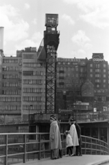 Svédország, Stockholm, Södermalm, a Katerina lift (Katarinahissen) a Stadsgårdsleden felől nézve., 1960, Sattler Katalin, neonreklám, Fortepan #171416