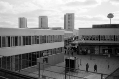 Svédország, Stockholm, a Farsta városnegyed központja, előtérben a Kroppaplan a metróállomás felől nézve., 1962, Sattler Katalin, Fortepan #171420