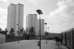 Sweden, Stockholm, Farsta városnegyed, a Farstavägen toronyházai a metróállomás felől nézve., 1962, Sattler Katalin, Fortepan #171428