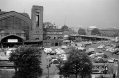 Németország, Hamburg, Hachmannplatz, balra a főpályaudvar (Hauptbahnhof), főbejárat., 1963, Sattler Katalin, DKW-márka, NSZK, Fortepan #171498