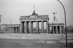 Németország, Berlin, a berlini fal és a Brandenburgi kapu Nyugat-Berlin felől., 1963, Sattler Katalin, Berlini fal, Kelet-Berlin, Nyugat-Berlin, Fortepan #171505