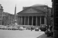 Olaszország, Róma, Piazza della Rotonda, a Pantheon előtt a Fontana del Pantheon., 1963, Sattler Katalin, Fiat 1300/1500, Fiat 600, Autobianchi-márka, Fortepan #171511