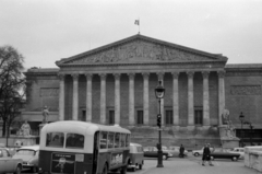 Franciaország, Párizs, a Bourbon-palota (a francia Nemzetgyűlés épülete) a Pont de la Concorde felől., 1964, Sattler Katalin, Fortepan #171527