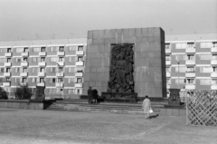 Lengyelország, Varsó, az 1943-as varsói gettófelkelés áldozatainak emlékműve az aleja Sendlerowej felől nézve., 1966, Sattler Katalin, Fortepan #171552