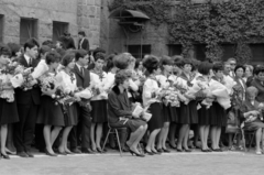 Magyarország, Budapest II., Lorántffy Zsuzsanna utca 3., Móricz Zsigmond Gimnázium (később Baár-Madas Református Gimnázium, Általános Iskola és Diákotthon). Gimnazisták ballagása., 1965, Sattler Katalin, Budapest, Fortepan #171570