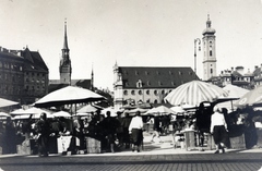 Németország, München, Viktualienmarkt, háttérben balra a régi városháza (Altes Rathaus) tornya, jobbra a Szentlélek-templom (Heilig-Geist-Kirche)., 1925, Sütő János, Fortepan #171588