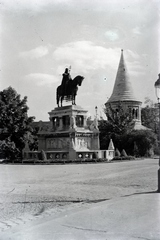 Magyarország, budai Vár, Budapest I., Szentháromság tér, Stróbl Alajos alkotása (1906) Szent István szobra a Halászbástyánál., 1933, Sütő János, Budapest, Fortepan #171591