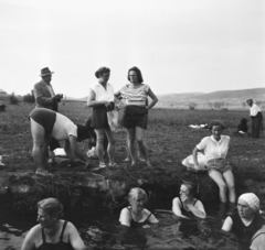 Magyarország, Hévíz, Attila utca, rétegforrás a mai Carbona szálló helyén., 1959, Giltán Tivadar, fürdőruha, forrás, fürdőzés, Fortepan #171696