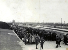 Poland, Oświęcim, az auschwitz–birkenaui koncentrációs tábor., 1944, Lili Jacob, holocaust, judaism, antisemitism, German soldier, concentration camp, Holocaust train, Fortepan #172018