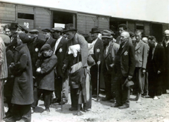 Poland, Oświęcim, az auschwitz–birkenaui koncentrációs tábor., 1944, Lili Jacob, holocaust, antisemitism, concentration camp, Holocaust train, Fortepan #172038