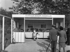 Magyarország, Városliget, Budapest XIV., az Országos Magyar Kertészeti Egyesület rendezésében április 28-tól május 9-ig tartó tavaszi kertészeti és virágkiállítás. Schrikker Sándor faiskolájának pavilonja., 1938, Ormos Imre Alapítvány, Ormos Imre, Budapest, faiskola, kertészet, pavilon, Fortepan #173108