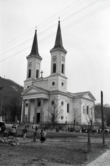 Románia,Erdély, Felsőbánya, Hunyadi János tér (Piața Libertății), szemben a Nagyboldogasszony-templom., 1942, Ormos Imre Alapítvány, Ormos Imre, népviselet, szekér, Fortepan #173279