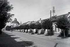 Magyarország, Esztergom, Táti út a Rudnay Sándor tér felé nézve, háttérben a Szent Anna-templom., 1942, Ormos Imre Alapítvány, Ormos Imre, Fortepan #173316