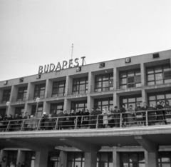 Magyarország, Ferihegyi (ma Liszt Ferenc) repülőtér, Budapest XVIII., a felvétel a Magyar Állami Operaház balett társulatának Kairóba történő utazásakor készült., 1964, Kotnyek Antal, Budapest, Fortepan #173743