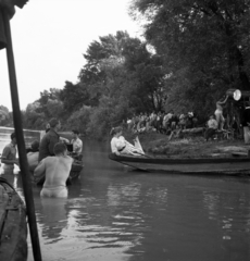 Magyarország, Leányfalu, Moór Marianna színművésznő A tettes ismeretlen című film forgatásán., 1957, Kotnyek Antal, híres ember, vízpart, Fortepan #173925