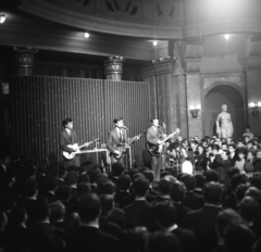 Hungary, Budapest XI., Gellért Gyógyfürdő, az aula kupolacsarnoka, MTV közvetítés. Sztevanovity Dusán, Bokány Ferenc, Sztevanovity Zorán és Brunner Győző (takarva), a Metró együttes tagjai., 1965, Kotnyek Antal, Budapest, guitar, statue, Fortepan #173936