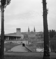 Magyarország, Budapest XI., Feneketlen-tó, balra a Park étterem, jobbra a Szent Imre-templom., 1961, Kotnyek Antal, Budapest, Fortepan #173941