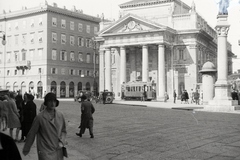 Olaszország, Trieszt, Piazza della Borsa, jobbra a Tözsdepalota (Palazzo della Borsa)., 1929, Aszódi Zoltán, Fortepan #174000