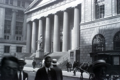 Amerikai Egyesült Államok, New York, Wall Street 26., Federal Hall, előtte George Washington szobra., 1929, Aszódi Zoltán, Fortepan #174005