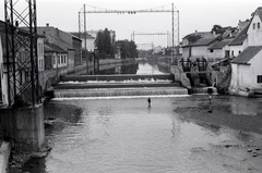 Románia,Erdély, Kolozsvár, a Szamos folyó a Horea hídról az Erzsébet híd felé nézve. Jobbra a régi malom épülete látható., 1941, Aszódi Zoltán, Fortepan #174085