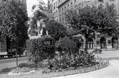 Magyarország, Budapest V., Szabadság tér, Irredenta szoborcsoport »Észak« (Kisfaludi Strobl Zsigmond, 1921.)., 1939, Aszódi Zoltán, irredenta emlékmű, Budapest, Fortepan #174107