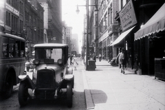 Amerikai Egyesült Államok, Pennsylvania állam, Philadelphia, Chestnut Street, az előtérben a 8. utca kereszteződése., 1929, Aszódi Zoltán, Fortepan #174180