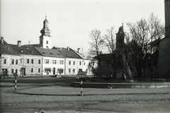 Szlovákia, Rozsnyó, főtér (Námestie baníkov), balra a Szűz Mária mennybevétele katedrális (Katedrála Nanebovzatia Panny Márie), jobbra a ferences templom., 1941, Aszódi Zoltán, Fortepan #174217