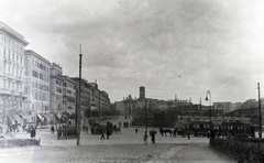 Olaszország, Róma, Piazza di San Giovanni in Laterano a Viale Carlo Felice felé nézve. Középen a háttérben a Basilica di Santa Croce in Gerusalemme., 1923, Előd Erika, Fortepan #174299