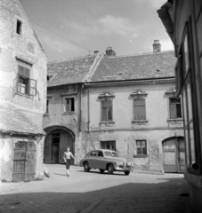 Magyarország, Sopron, Balfi út, szemben a Szeder utca torkolata., 1955, Előd Erika, utcakép, automobil, Fortepan #174312