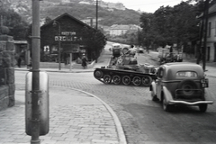 Magyarország, Budapest XII.,Budapest XI., Hegyalja út a Budaörsi út - Alkotás utca találkozásánál., 1940, Kellner Ludwig, harckocsi, szemetes, harcjármű, 38M/42M Toldi, Fortepan #174346