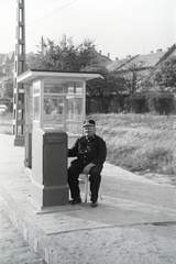 Magyarország, Budapest II., Széll Kálmán tér., 1941, Kellner Ludwig, egyenruha, váltóőr, BSZKRT-szervezet, Budapest, kihalt mesterség, Fortepan #174374