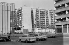 Magyarország, Budapest VIII., balra a Losonci Téri Általános Iskola a Práter utca irányából nézve., 1986, Péterffy István, MZ-márka, Trabant 601, rendszám, Budapest, Moszkvics 412, Zaporozsec-márka, Fortepan #174465