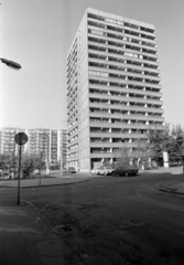 Magyarország, Budapest VIII., Füvészkert (Rusznyák István) utca, szemben a Práter utca 58-as számú toronyház, távolabb a Losonci tér házsora látszik., 1986, Péterffy István, Budapest, Fortepan #174468