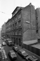 Magyarország, Budapest VII., előtérben az Akácfa utca 24. számú ház, tőle jobbra a 26. számú üres telek., 1980, Péterffy István, Budapest, Fortepan #174472