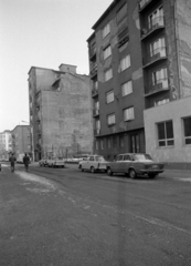 Magyarország, Budapest XIII., Ipoly utca a Duna felől a Pannónia (Rajk László) utca felé nézve. Szemben az 5/f üres telek., 1985, Péterffy István, Budapest, Fortepan #174485