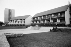 Magyarország, Óbuda, Budapest III., Harrer Pál utcai Nyugdíjasházak a Kórház utca felől a Vöröskereszt utca felé nézve., 1986, Péterffy István, rom, sorház, Budapest, Fortepan #174586