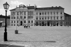 Magyarország, Budapest III., Fő tér, bal oldalon a Kerületi Tanács (Polgármesteri Hivatal) épülete, 1986, Péterffy István, Budapest, Fortepan #174587