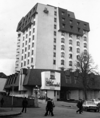 Románia,Erdély, Marosvásárhely, Kossuth Lajos utca (strada Călăraşilor), Hotel Continental., 1981, Sütő András örökösei, Új Élet szerkesztőség, Fortepan #174650