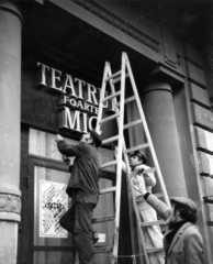 Románia, Bukarest, Bulevardul Carol I (Bulevardul Republicii) 21., Teatrul Foarte Mic (Nagyon Kis Színház)., 1979, Sütő András örökösei, Új Élet szerkesztőség, Fortepan #174672